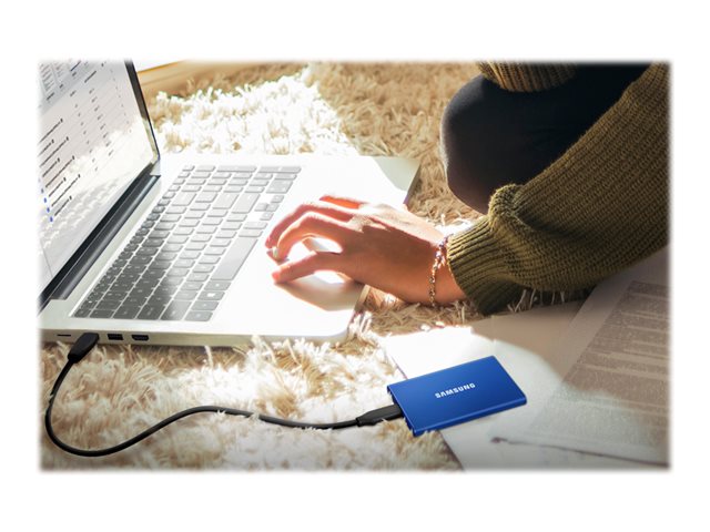 Anwendungsbeispiel Links Vorne SAMSUNG Portable SSD T7 1TB extern USB 3.2 Gen 2 indigo blue